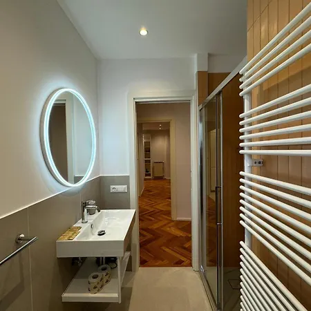 Refined Retreat In Renovated P R A T I Gem * Roma